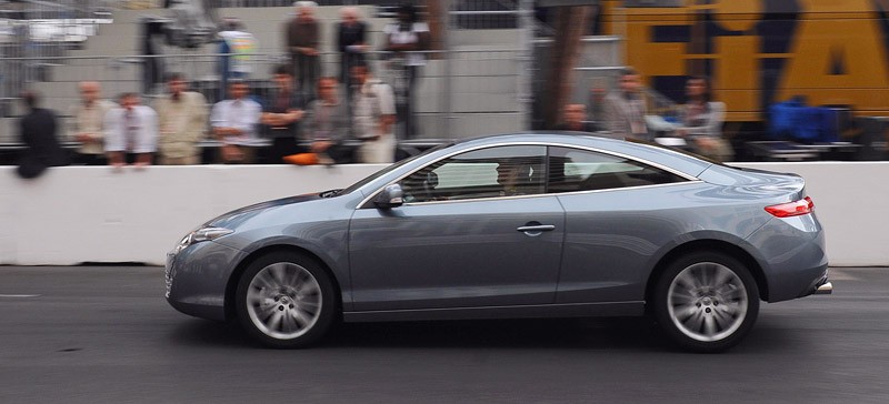Paryż 2008: Renault Laguna Coupe w centrum zainteresowania