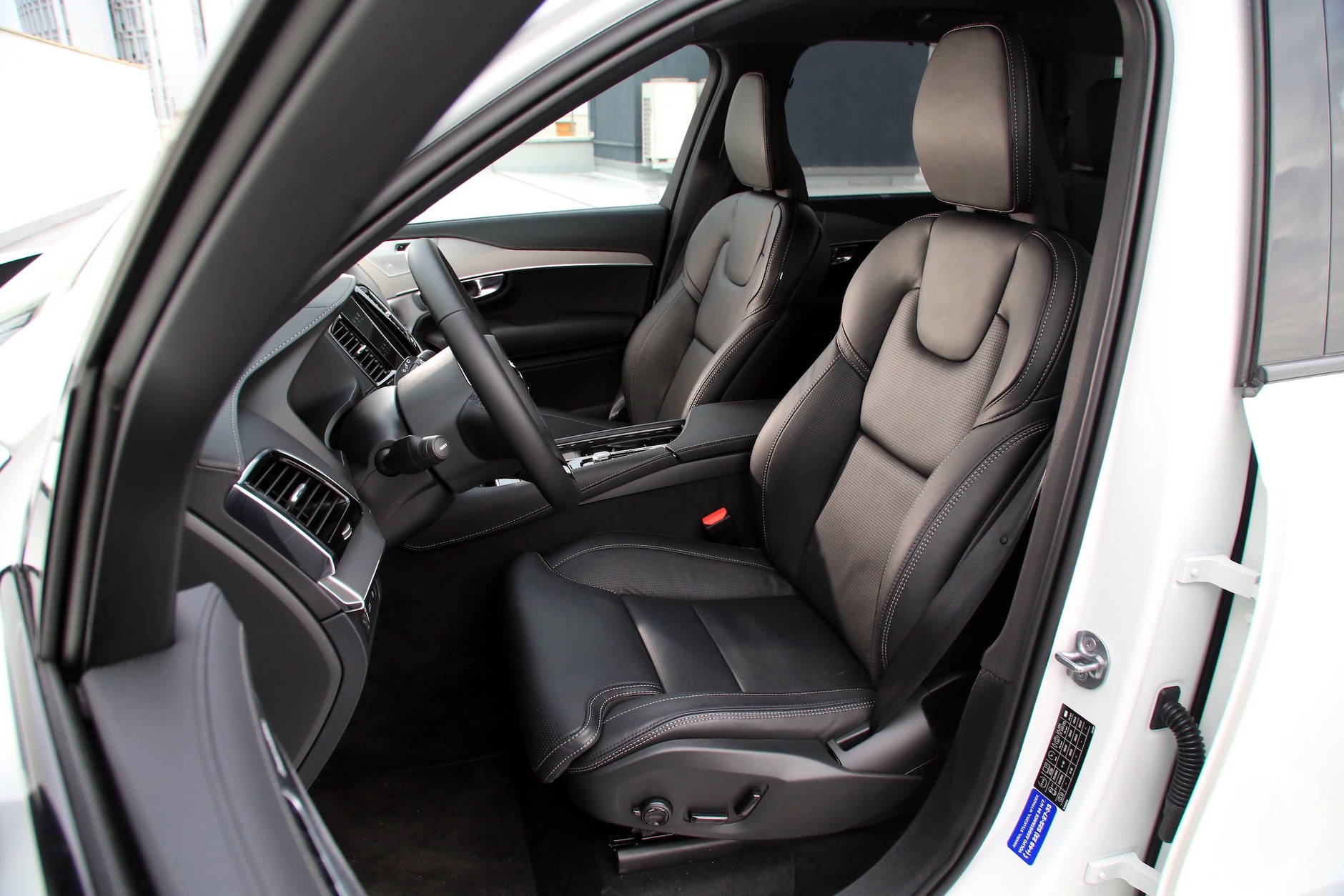 Volvo XC90 T8 (2021 r., 2. generacja, lifting)