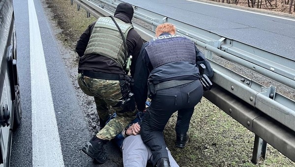 Zatrzymali podejrzany samochód na A2. Kierowca nie miał wytłumaczenia