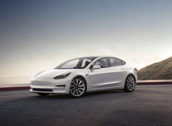 Tesla zbudowana tak źle, jak auta Kia sprzed 30 lat?