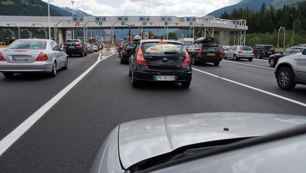 Wybierasz się samochodem na zagraniczne wakacje? Policz, czy cię na to stać
