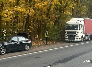 Ten TIR od razu przykuł uwagę kierowców. W środku były puszki