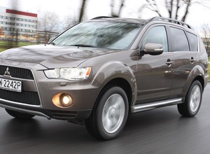 Mitsubishi Outlander CVT: czy to wersja dla mieszczuchów?