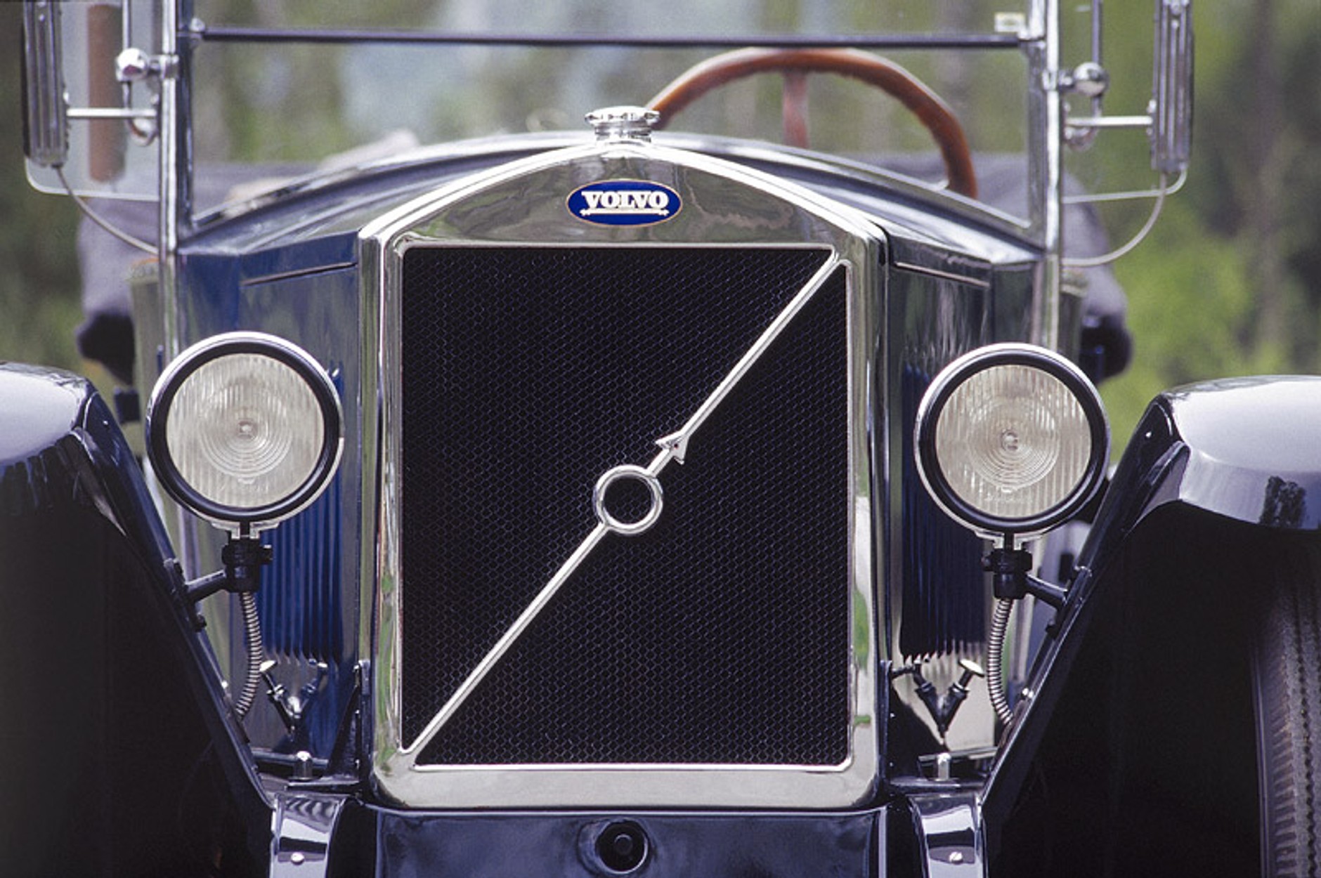 Volvo świętuje 80 lat od przedstawienia pierwszego modelu