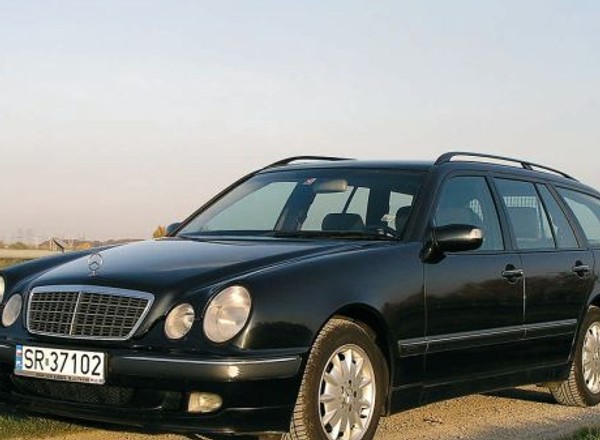 Mercedes E (1995-2002): długodystansowy okularnik