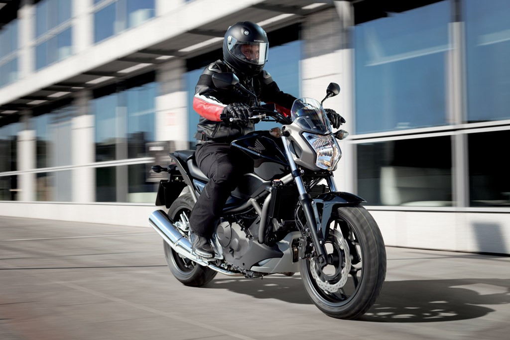 Motocykle i skutery: nowości sezonu 2012