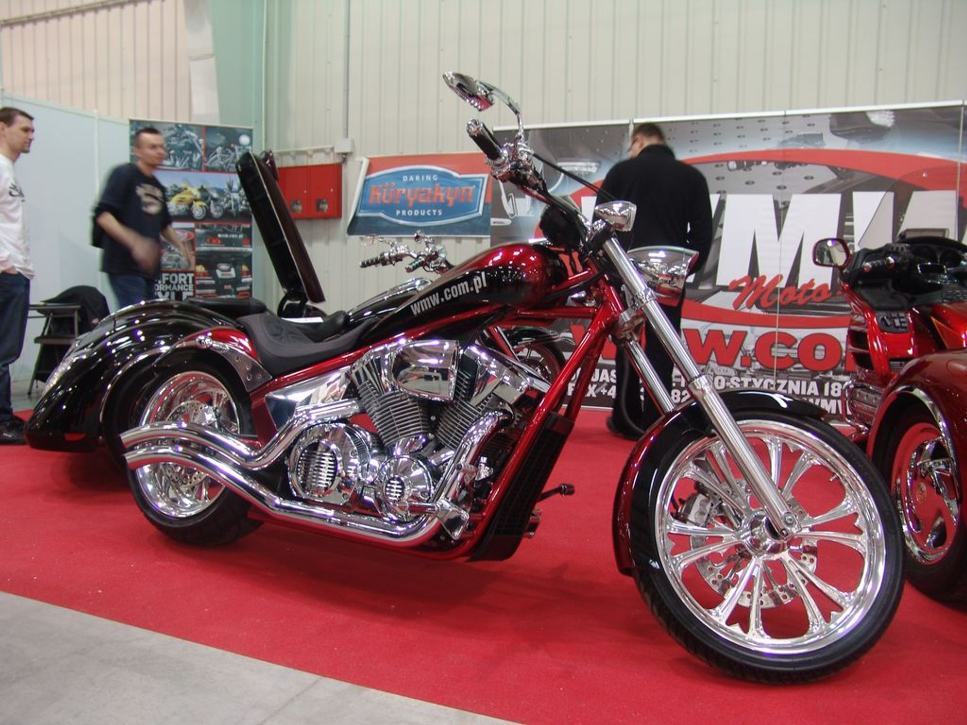 III Ogólnopolska Wystawa Motocykli i Skuterów: premiery i atrakcyjne hostessy (galeria)