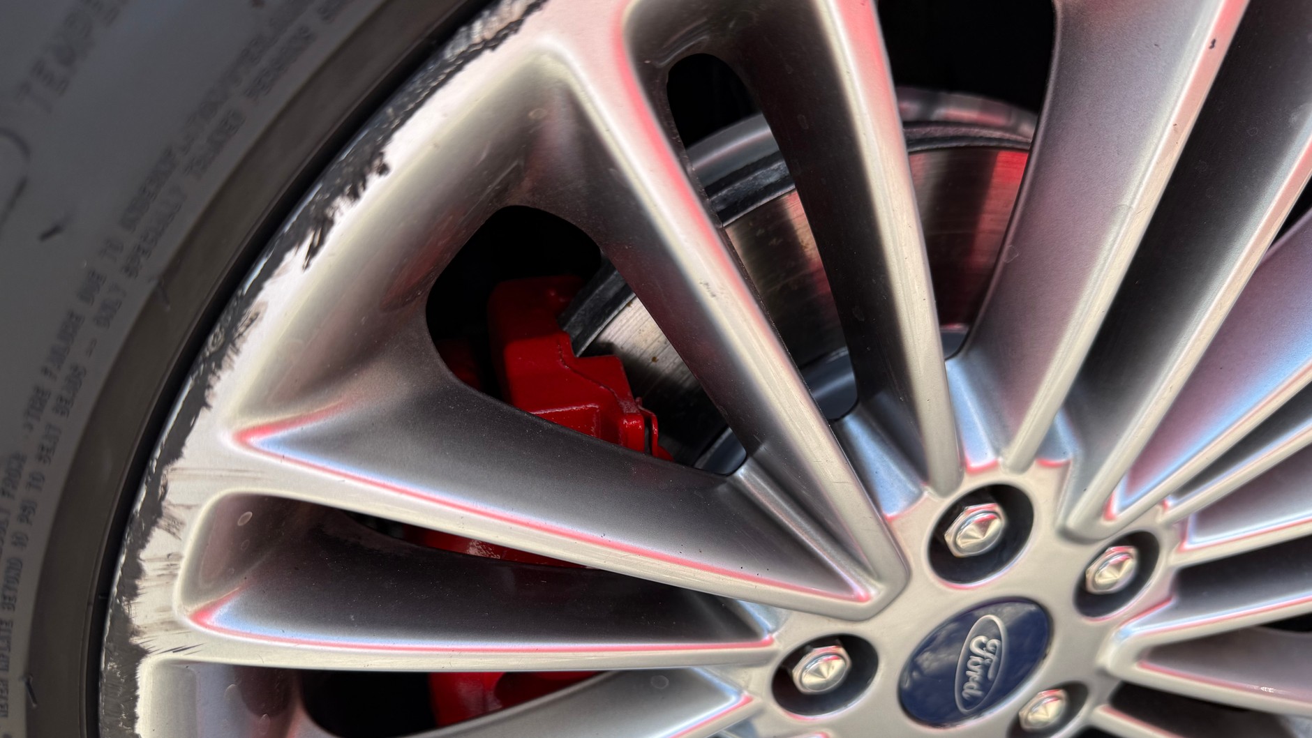 Specjalność zwoleńskich komisów: malowane zaciski hamulców