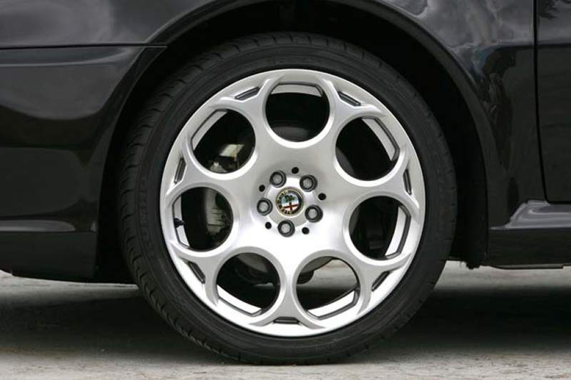 Alfa Romeo GT z pakietem Black Line 2