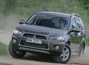 Mitsubishi Outlander: czy warto kupić podstawową wersję
