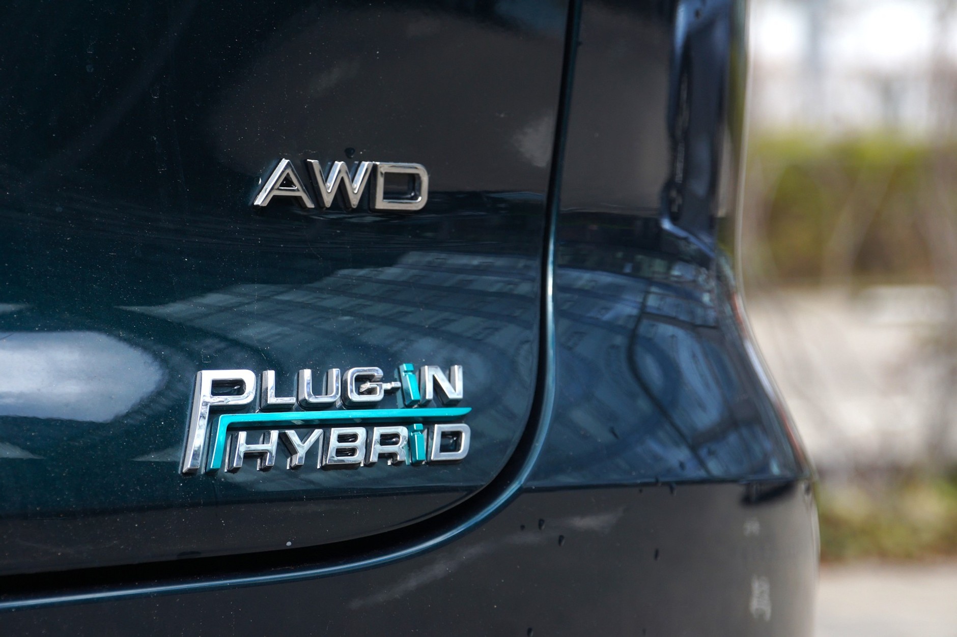 Samochody elektryczne już zostały objęte cłami. Teraz podobny ruch ma być planowany wobec hybryd plug-in