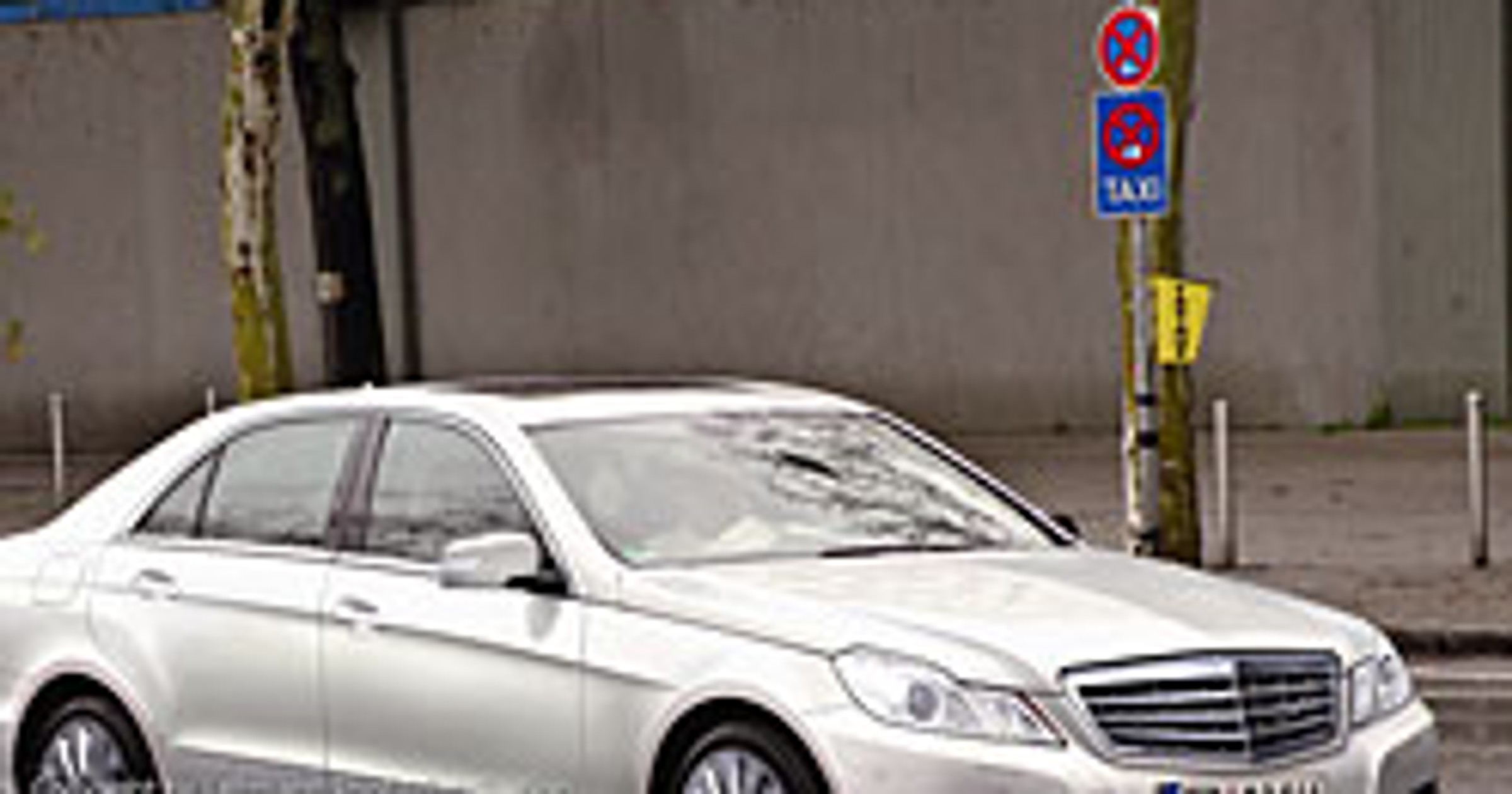 Zdjęcia szpiegowskie: Mercedes-Benz klasy E i coupe CLK – nowe zdjęcia