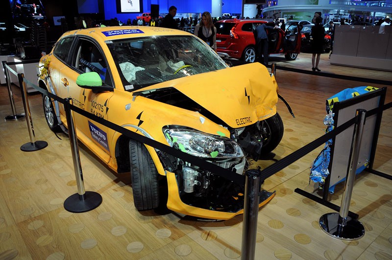 Co zostało po rozbiciu elektrycznego Volvo C30?