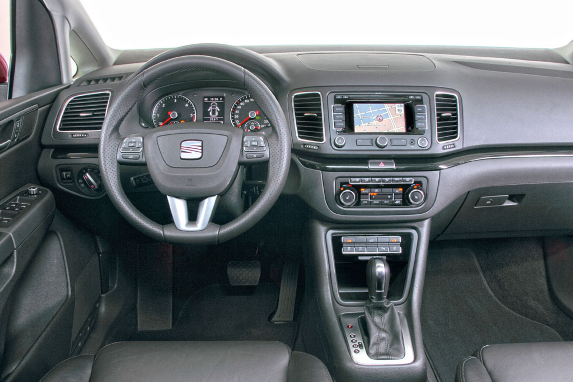 Czym różni się Seat Alhambra?