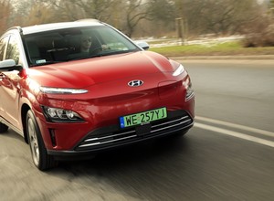 Hyundai Kona Electric 64 kWh – trochę dziwaczka, ale cię przeKONA