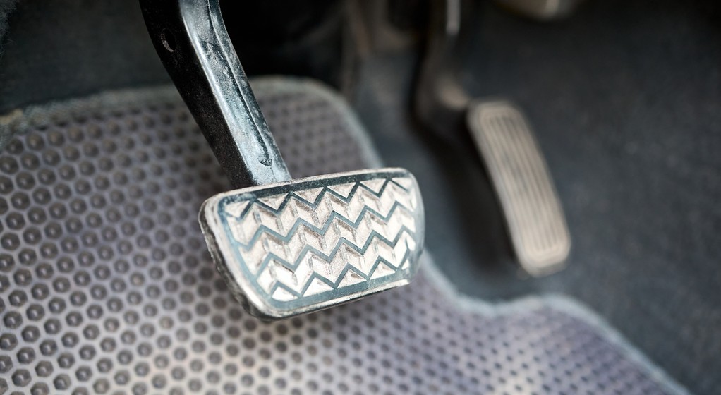 Prosty patent na hamowanie w korkach. Wielu kierowców o nim nie wie