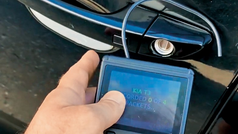 Fałszywy „GameBoy” – zamaskowany sprzęt do kradzieży aut