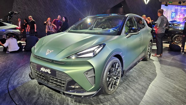 Cupra Raval VZ CUSTOM by ABT na targach w Paryżu