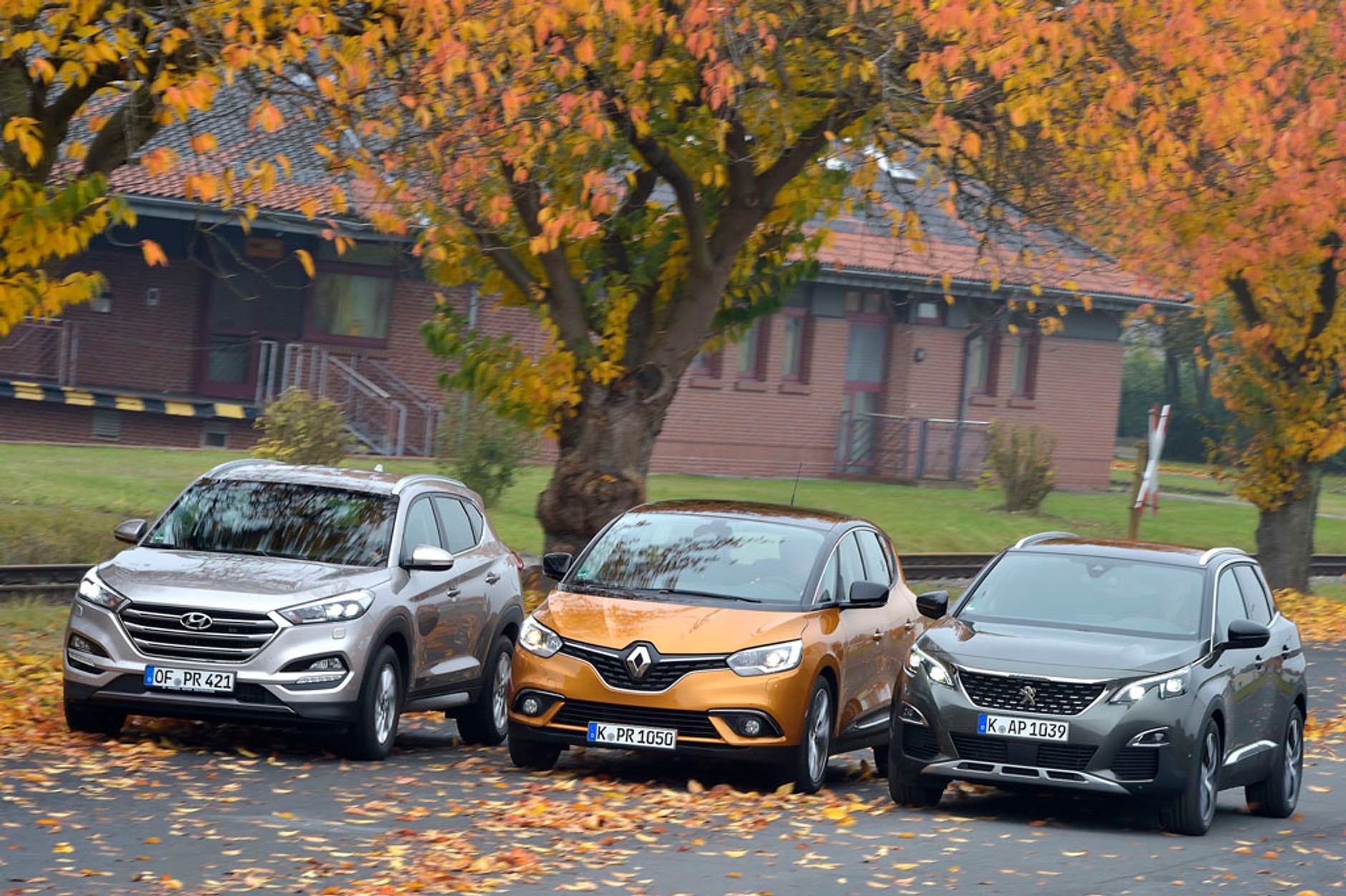 Hyundai Tucson kontra Peugeot 3008 i Renault Scenic - który model będzie najlepszym wyborem?