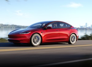 Tesla Model 3 przeszła lifting. Ma nieco inny wygląd i większy zasięg [WIDEO]