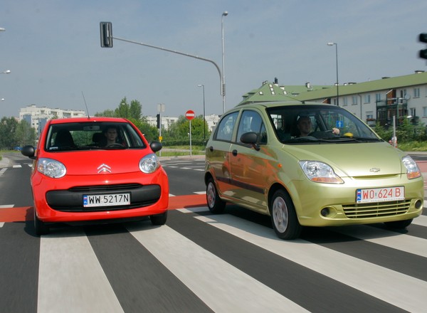Wyprzedzanie na przejściu dla pieszych. Nowy taryfikator surowo traktuje to wykroczenie