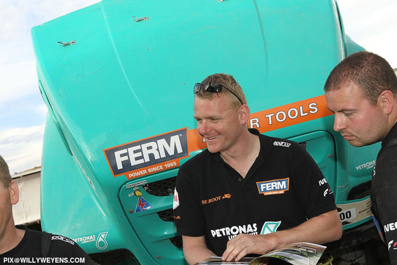 Dakar 2013: ciężarówka bez skrzyni, Małysz traci oddech (13. etap, wyniki, galeria)