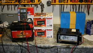 Prostownik – jak działa i jak go podłączyć?