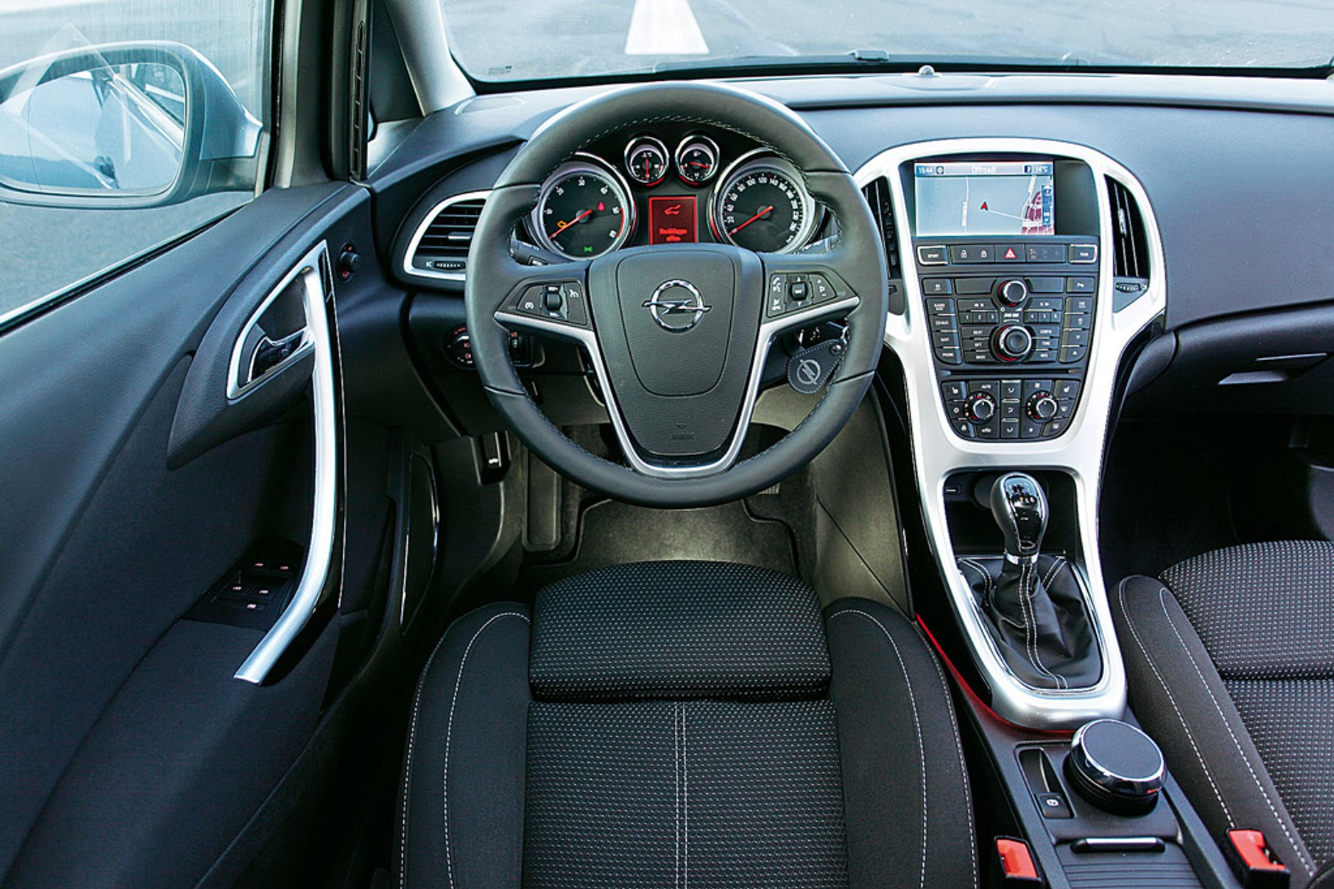 Opel Astra Sports Tourer 2.0 CDTI: Opel nieźle kombinuje!