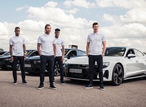Robert Lewandowski dostał nowe auto. Będzie jeździć elektrycznym Audi e-tron GT