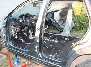 Kolejne skradzione auto odzyskane... w częściach