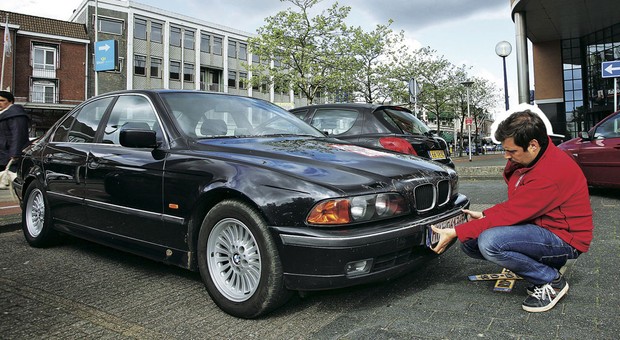 Kupiliśmy BMW z dieslem o złej sławie. Przebieg? Milion kilometrów. Rozkręciliśmy silnik. Denko tłoka czyste jak łza
