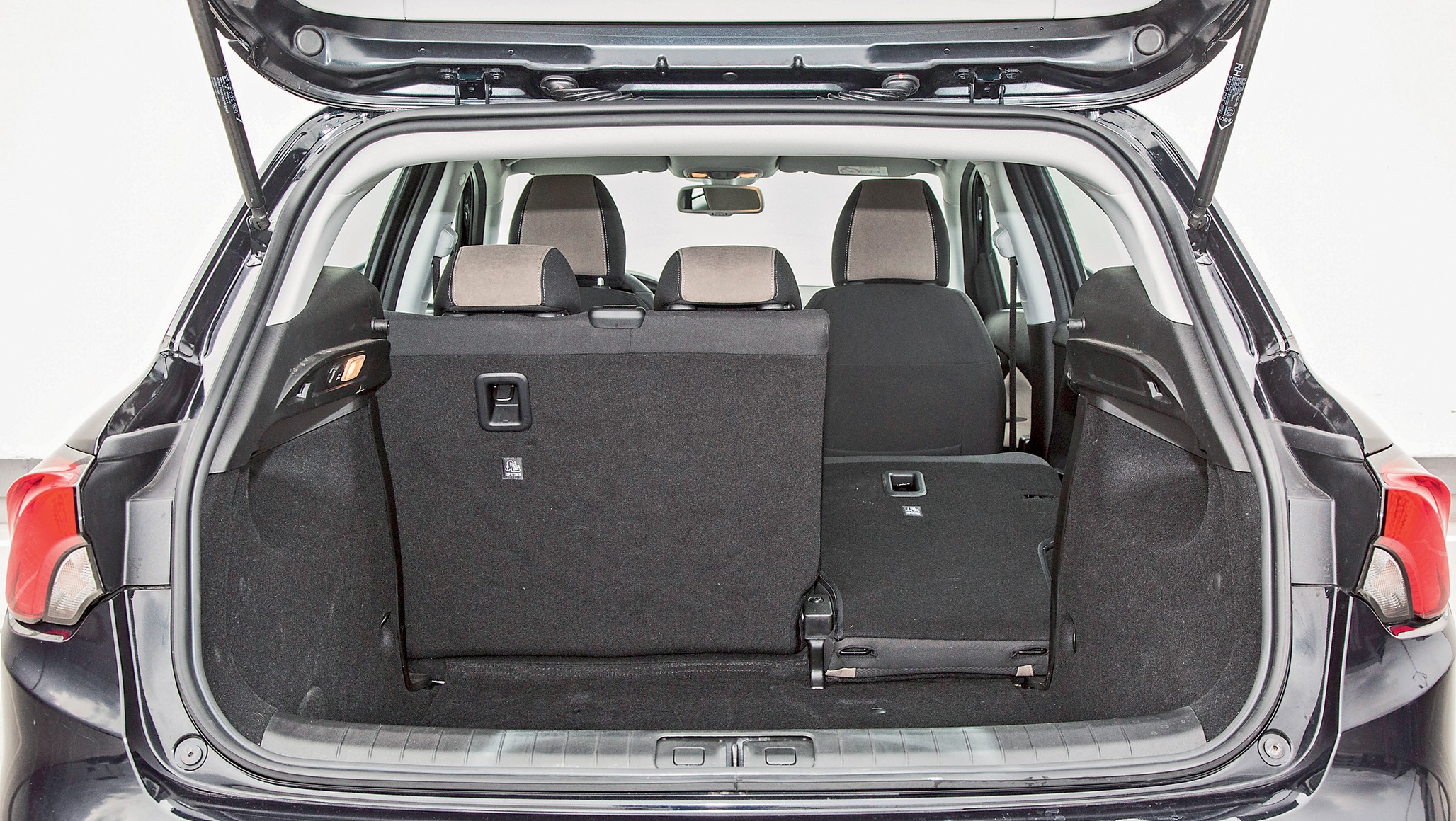 Po klęsce Stilo i nieporywającym wyniku sprzedażowym Bravo II Fiat w końcu wrócił do korzeni. Pokazane w 2015 r. Tipo II (początkowo auto miało nazywać się Aegea) to nawiązanie do tego, co włoska marka umie najlepiej – Tipo jest więc przestronne i dość wygodne, ale przy tym tanie w eksploatacji.