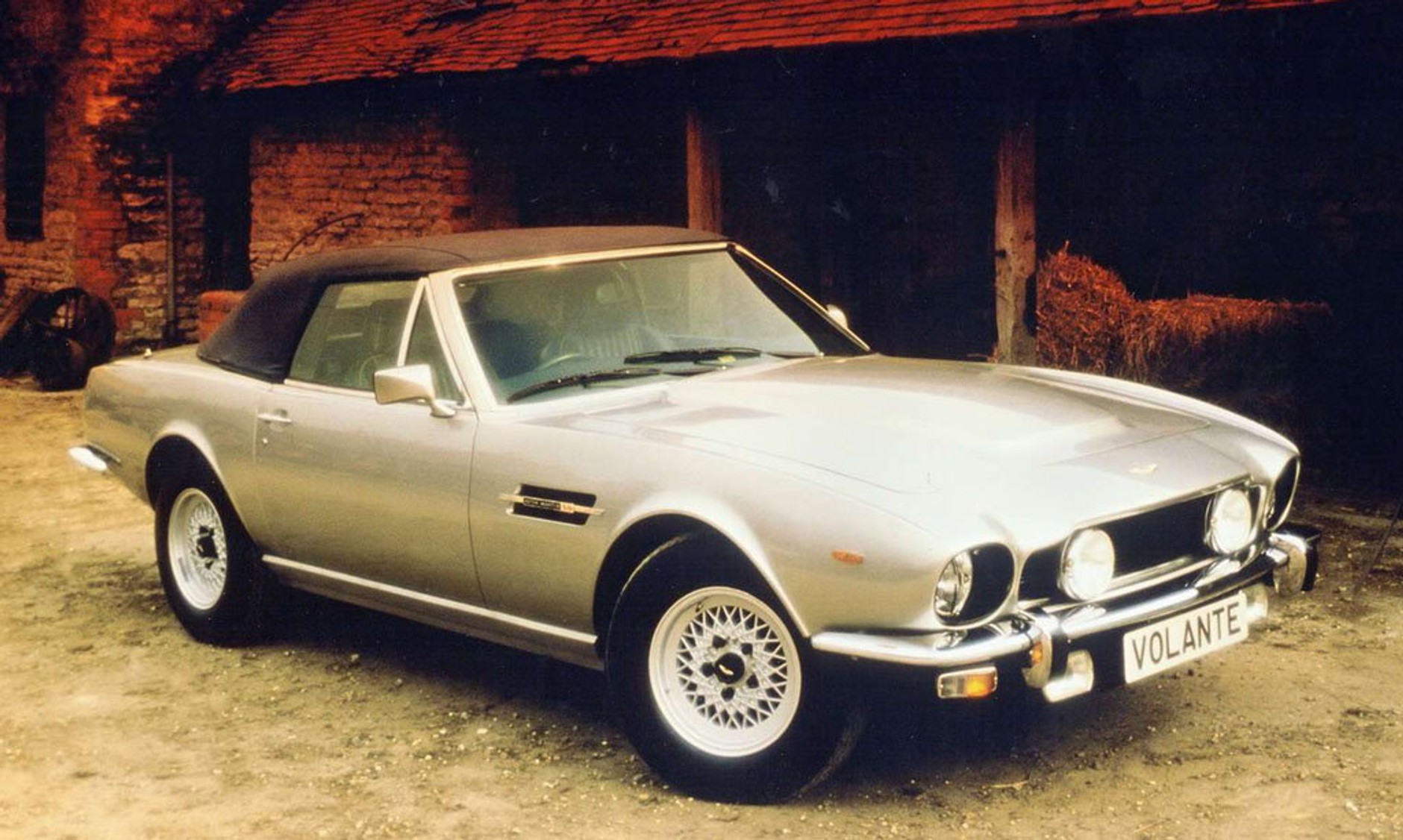 Aston Martin V8 Volante