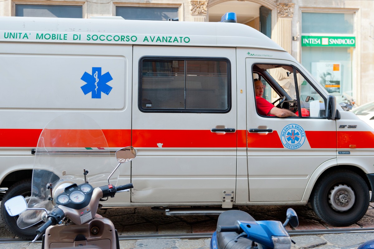 35-latek umarł w rozgrzanym samochodzie. Czekał na żonę pod pracą