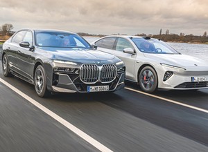 BMW i7 kontra Nio ET7. Sprawdziliśmy, czy chińska limuzyna jest tak samo dobra jak niemiecka