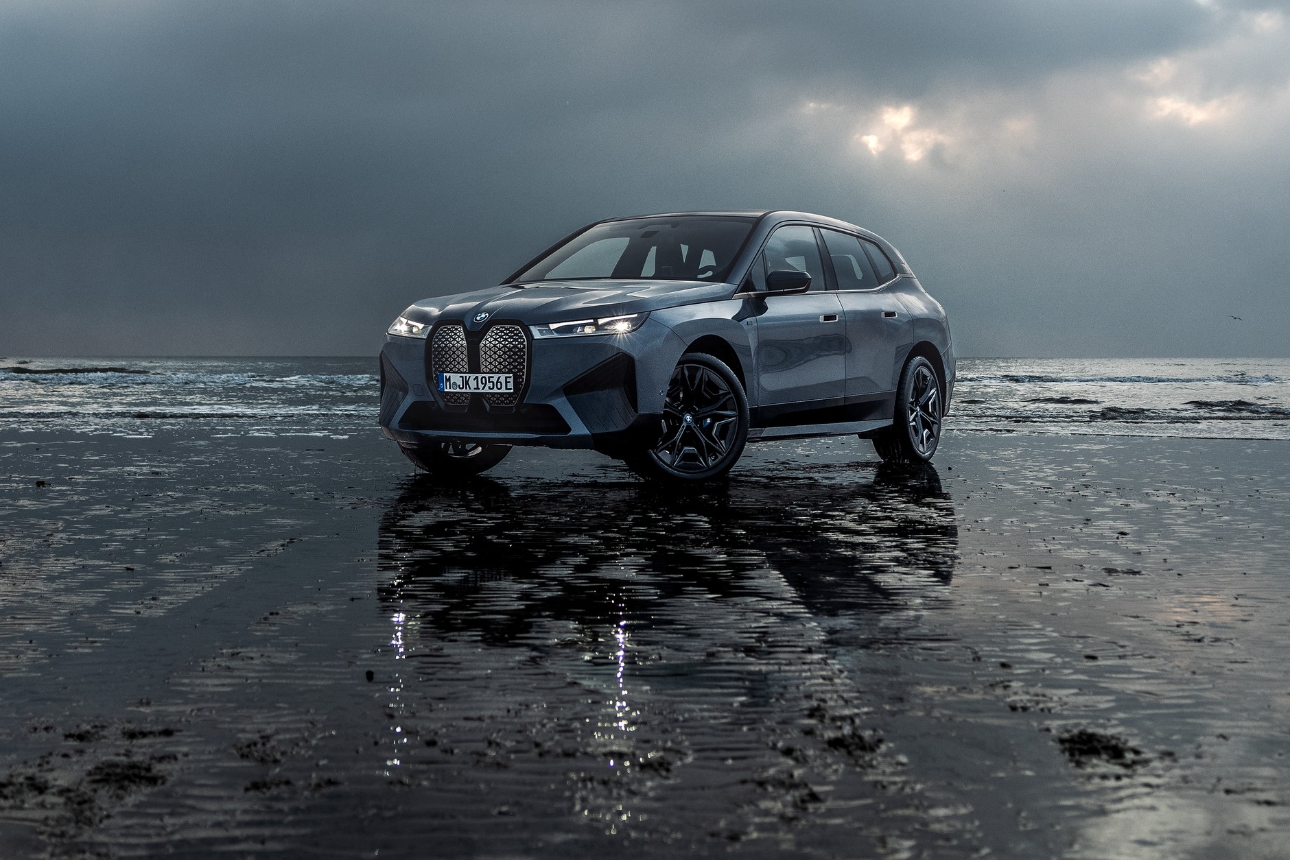 Elektryczne BMW iX w wersji „M” – 3,8 do setki i ponad 560 km zasięgu
