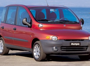 Fiat Multipla - gwiazda pierwszych stron gazet (z archiwum Auto Świata)