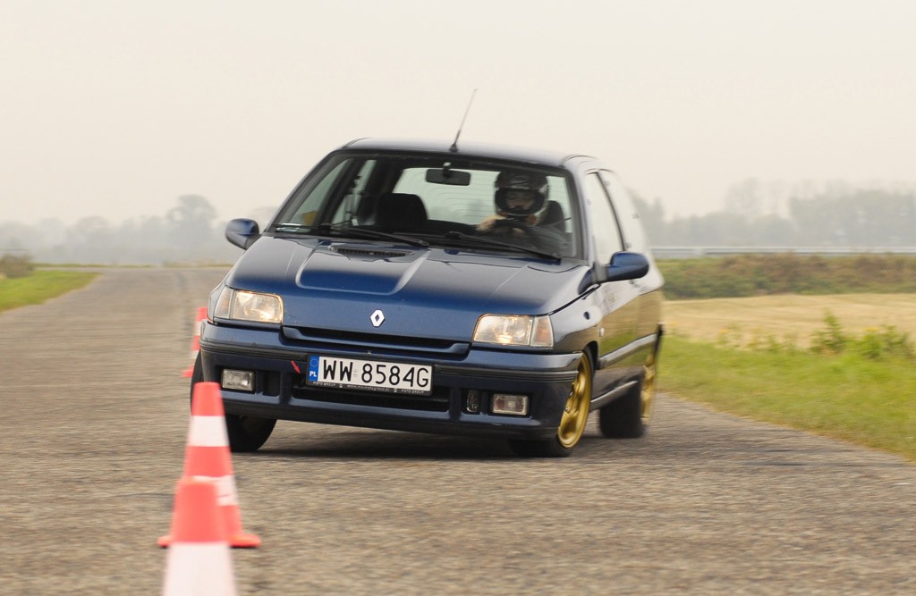 Renault Clio 1.8 16V: dziarski staruszek czy kupa złomu?