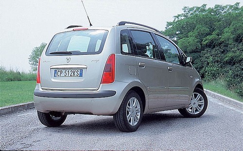 Wytworny minivan