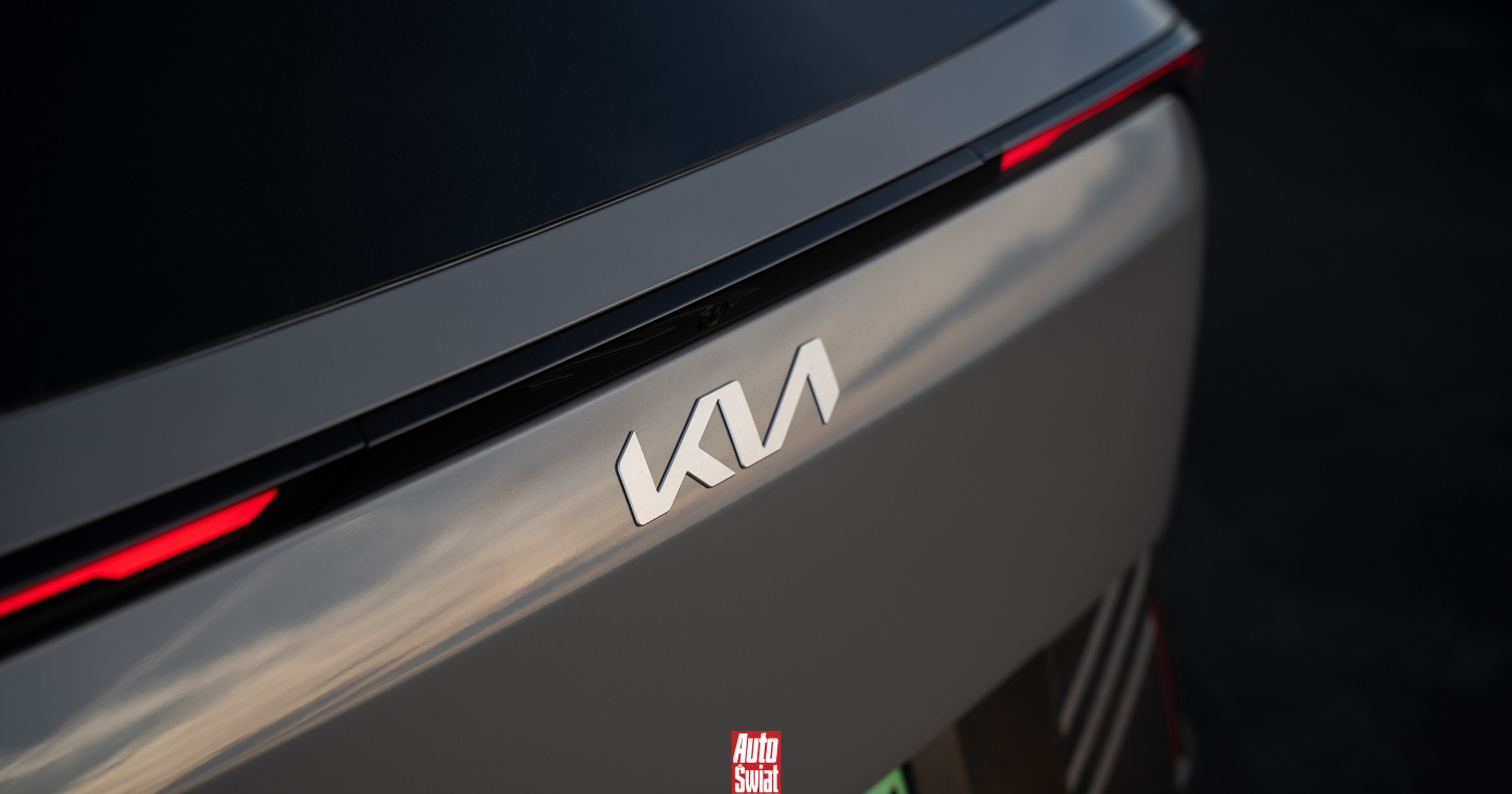 Zapach benzyny dla... kierowców aut elektrycznych. Kia walczy z zespołem odstawiennym