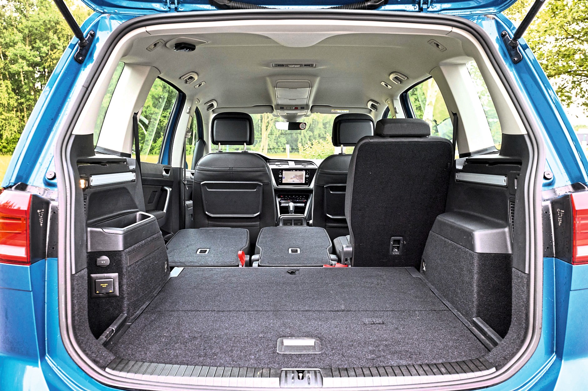 Volkswagen Touran: największym atutem modelu jest olbrzymie, praktyczne wnętrze. 