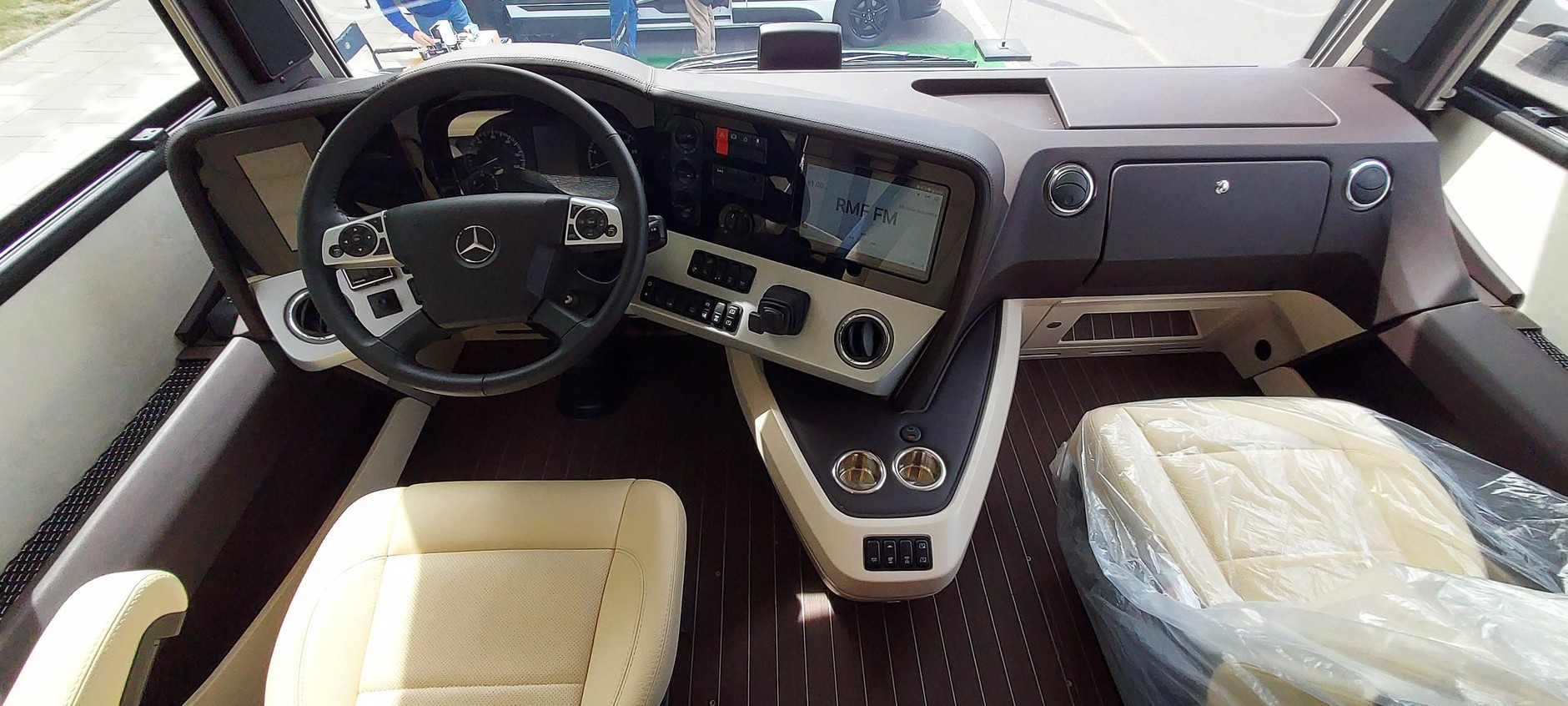 Kampery za miliony. Kokpit Concorde Liner 990 GI