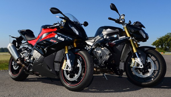 BMW S1000R vs S1000RR - W ciuchach czy na golasa?