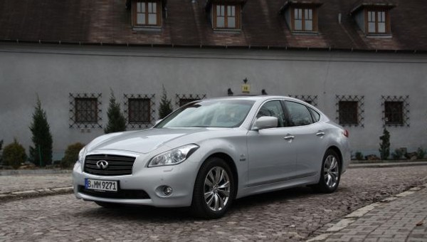 Infiniti M35h: hybryda doskonała