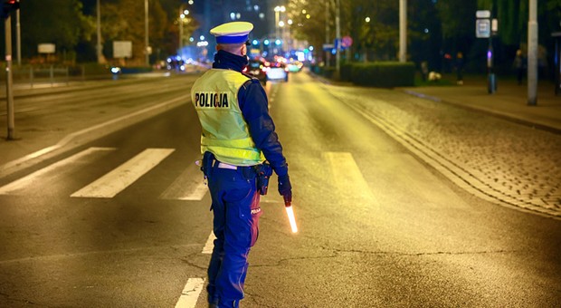 Policjanci z Suwałk rozbili złodziejski duet. Uderzali metodą na tablice rejestracyjne