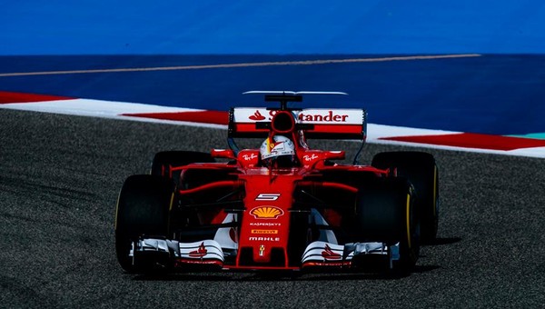 Grand Prix Bahrajnu 2017: Vettel samodzielnym liderem, triumf Ferrari