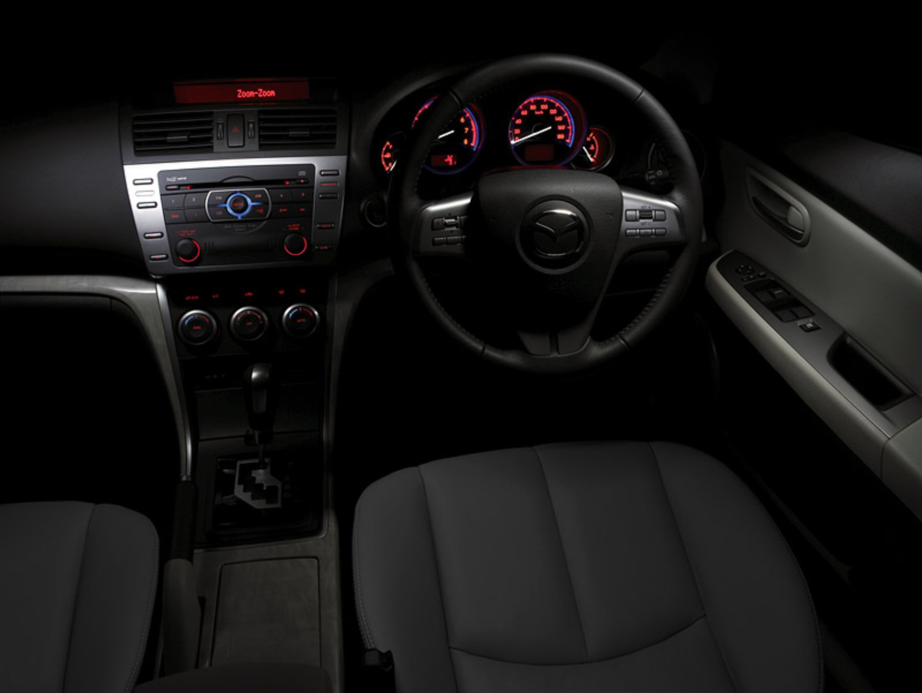 Tokio Motor Show 2007: Mazda Atenza – usportowiona szóstka dla rynku japońskiego