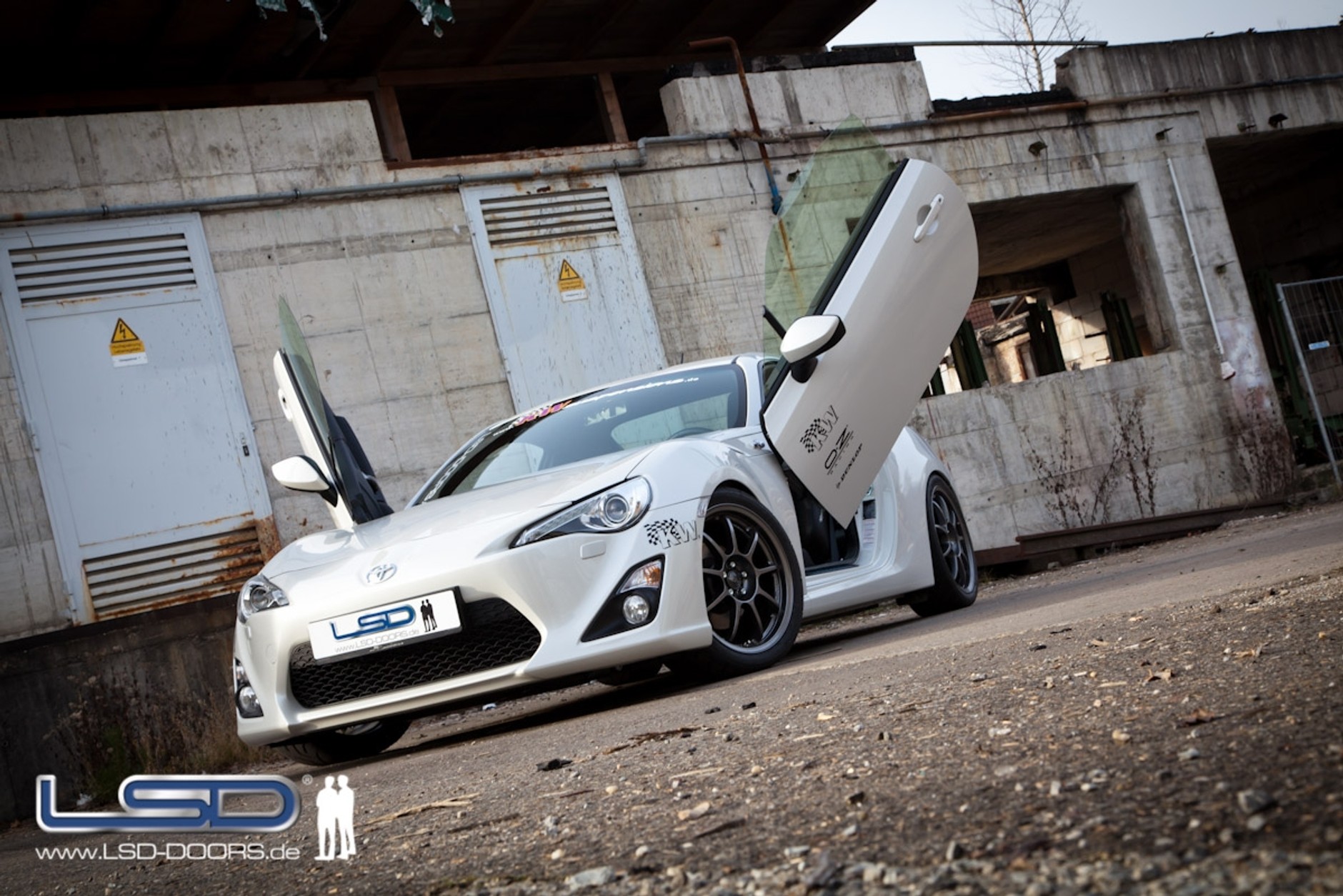 Toyota GT86 z drzwiami LSD w stylu Lambo