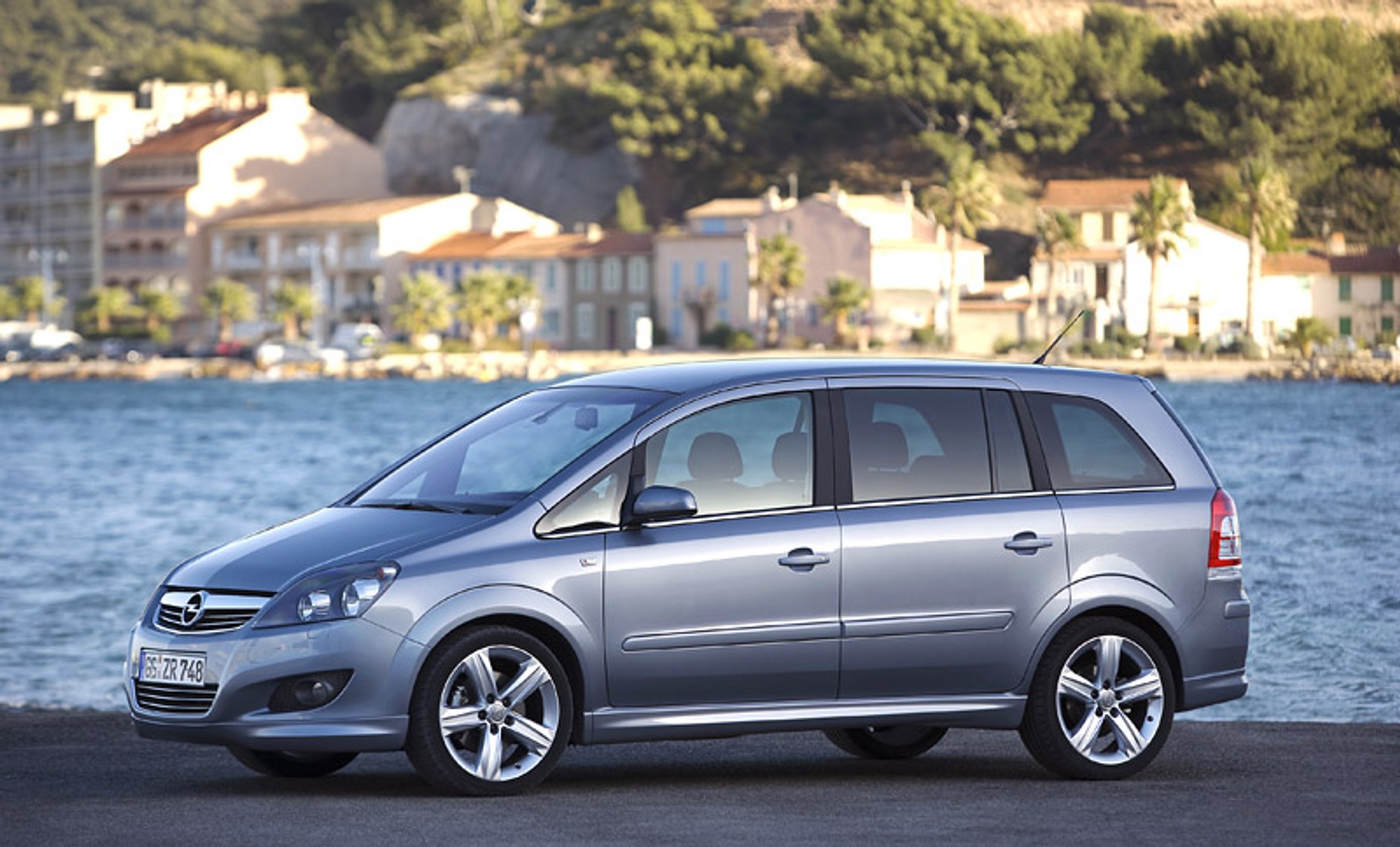 Opel: nowa Zafira w natarciu od lutego (dane techniczne plus ceny w Polsce)