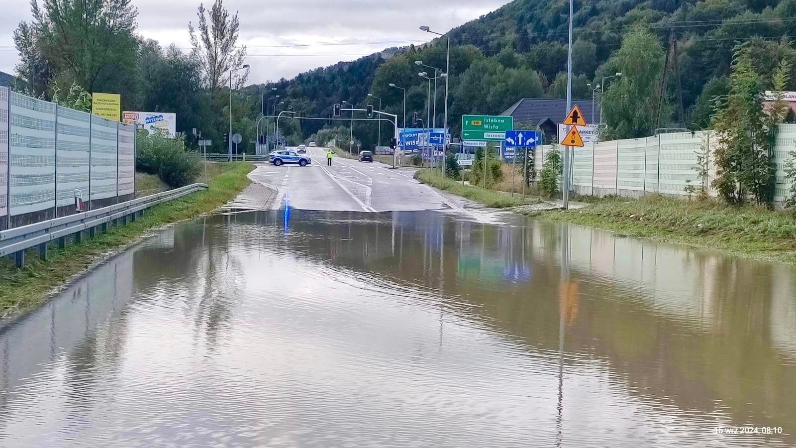 Zalany odcinek drogi DW941 w Ustroniu